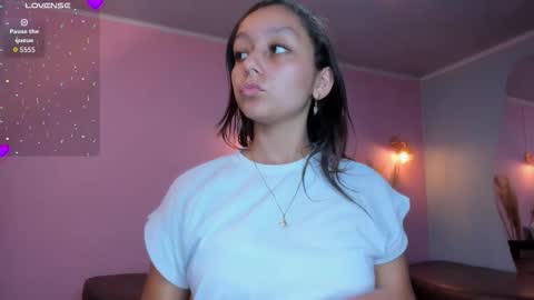 Snapshot of katy_sweet19 chatting on November 2025 06:30:01 PM Katy online show from November 2025 06:30:01 PM