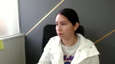 Snapshot of katybelladonna chatting on December 2024 12:27:01 PM KATY online show from December 2024 12:27:01 PM