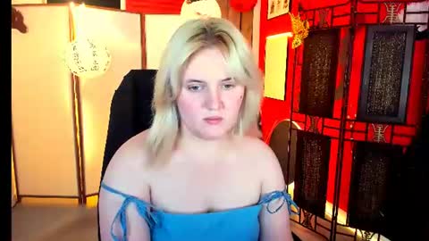 Snapshot of katybriggs chatting on June 2026 09:33:02 AM Katy online show from June 2026 09:33:02 AM