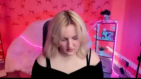 Snapshot of katybriggs chatting on June 2026 05:19:02 AM Katy online show from June 2026 05:19:02 AM