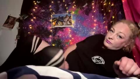 kay_la online show from September 2025 12:38:01 PM