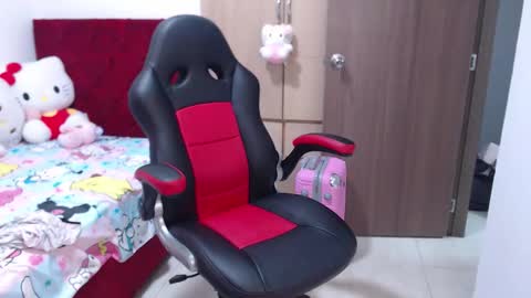 Kayla online show from December 2025 05:03:02 AM