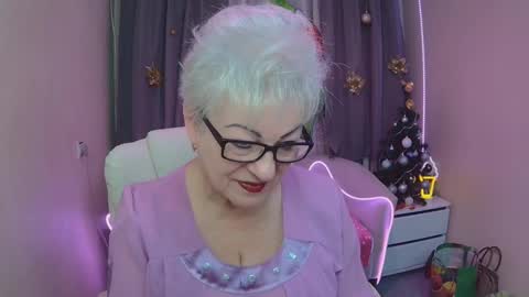 kaylesmoll online show from December 2025 07:42:01 PM