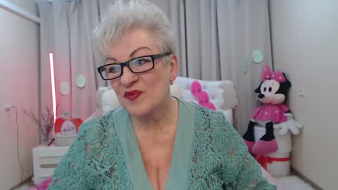 kaylesmoll online show from April 2026 07:07:01 PM