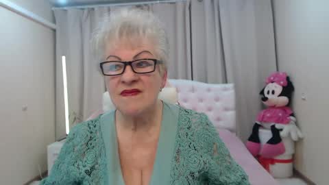 Snapshot of kaylesmoll chatting on May 2026 06:38:01 PM kaylesmoll online show from May 2026 06:38:01 PM