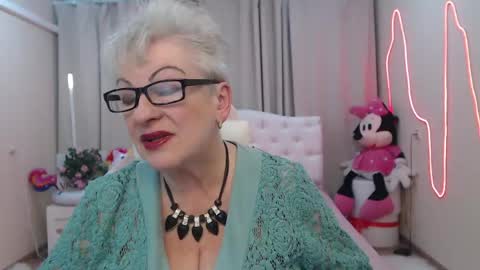 Snapshot of kaylesmoll chatting on May 2026 06:50:01 PM kaylesmoll online show from May 2026 06:50:01 PM