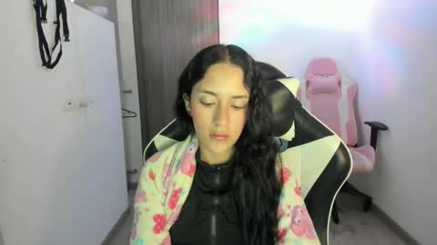 kaylie online show from November 2025 02:23:01 AM