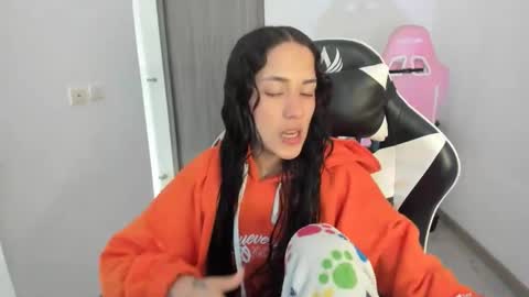 kaylie online show from December 2025 08:17:01 PM