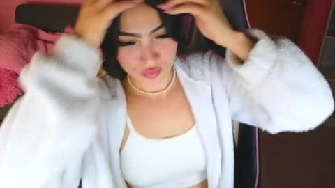 keeiity_moon online show from April 2026 01:52:02 PM