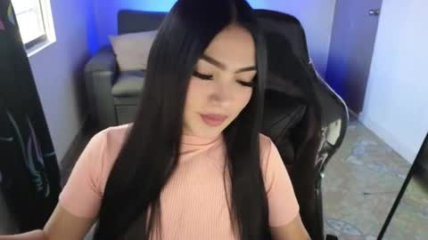 keeiity_moon online show from April 2026 08:14:02 PM