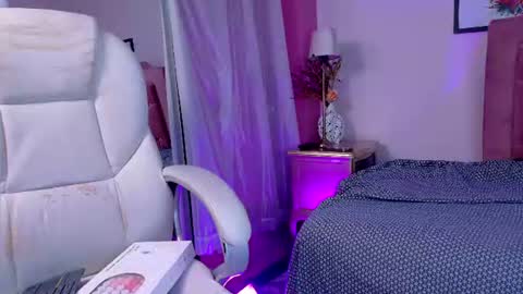 Snapshot of keiko_amane chatting on June 2026 03:15:01 AM online show from June 2026 03:15:01 AM