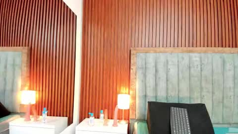 Keisha online show from November 2025 07:57:01 PM