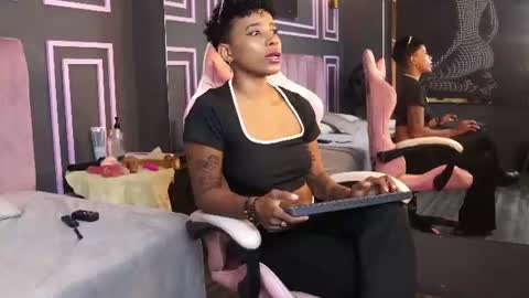 Snapshot of kelly__thomson chatting on July 2026 01:15:02 PM kelly__thomson online show from July 2026 01:15:02 PM