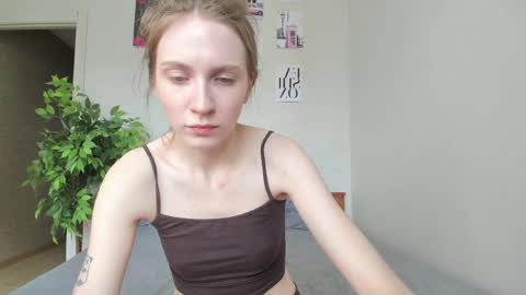 kelly_gerzikaaa online show from April 2026 02:49:01 AM