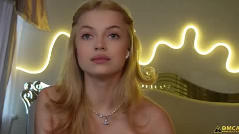 Kelly online show from November 2025 05:30:02 AM