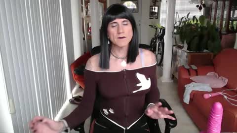 Snapshot of kellyannelynn chatting on January 2025 05:48:01 PM kellyanne Lynn but please call me fucktoy online show from January 2025 05:48:01 PM