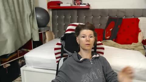 kelly online show from May 2026 01:02:04 AM
