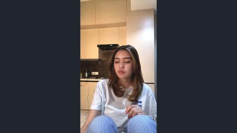 Snapshot of kelsiefeger chatting on April 2026 07:58:02 PM Luna online show from April 2026 07:58:02 PM