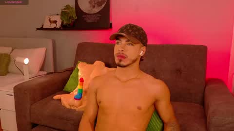 Snapshot of ken_boy_ chatting on May 2026 09:02:01 AM online show from May 2026 09:02:01 AM