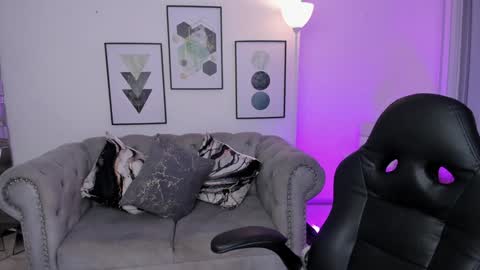 Kendall Jenner online show from January 2025 01:58:02 AM