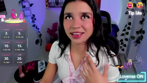 Carolina  online show from November 2025 03:48:02 PM