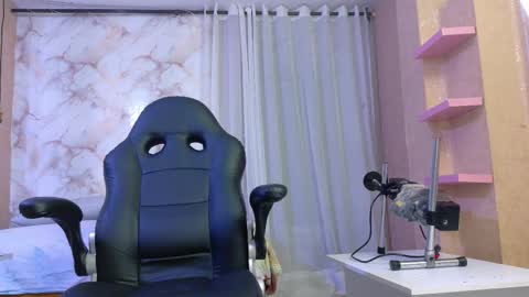 Snapshot of kendall696 chatting on November 2025 01:15:01 PM kendall696 online show from November 2025 01:15:01 PM