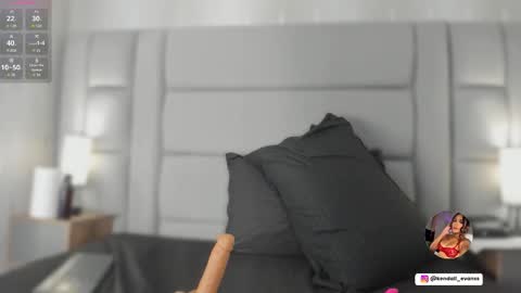 kendall_evanss_ online show from February 2026 08:27:01 PM