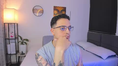Snapshot of kendel_dimitri chatting on June 2026 03:07:01 AM kendel_dimitri online show from June 2026 03:07:01 AM