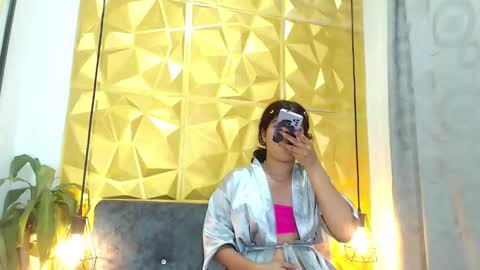 K E N D R A  online show from January 2025 11:35:01 AM