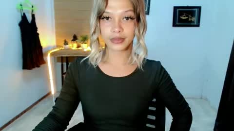 Snapshot of kendra_lunaxx chatting on May 2026 09:48:02 AM kendra_lunaxx online show from May 2026 09:48:02 AM