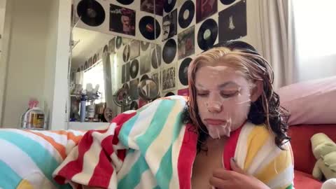 kennibby online show from April 2026 06:55:02 PM