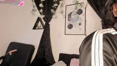 Snapshot of kentha_mitchellss chatting on April 2026 10:52:01 AM KENTHA online show from April 2026 10:52:01 AM