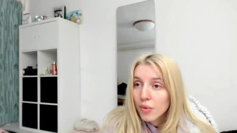 Snapshot of kenziedawton chatting on May 2026 01:49:02 PM Kenzie online show from May 2026 01:49:02 PM