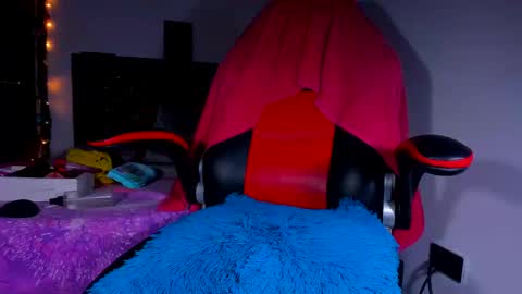 Kerlysmith24 online show from December 2024 08:47:01 PM