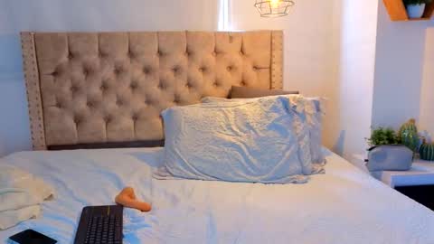 Kery Hillson online show from February 2026 01:11:01 PM