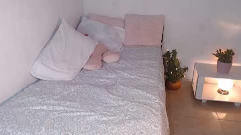 Mia  online show from December 2024 08:18:02 PM