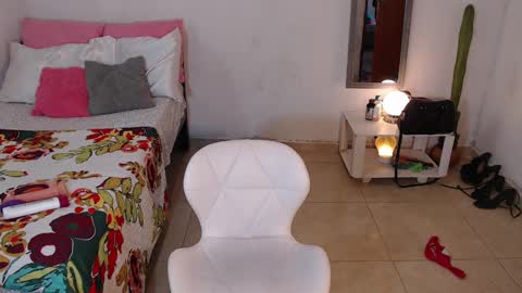 Mia  online show from February 2025 06:46:01 PM