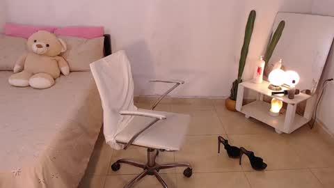 Mia  online show from March 2025 09:53:01 PM