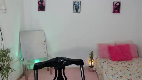 Mia  online show from October 2025 03:42:02 PM