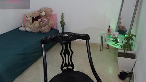 Mia  online show from February 2026 05:02:01 PM