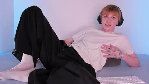 Snapshot of kessy_white chatting on July 2026 08:07:01 PM Kessy online show from July 2026 08:07:01 PM