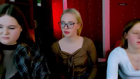 keuli_li online show from February 2026 07:44:02 PM