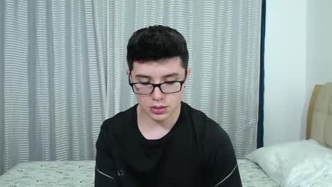Snapshot of kevinhunts chatting on October 2025 09:32:02 PM Kevin online show from October 2025 09:32:02 PM