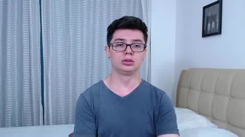 Snapshot of kevinhunts chatting on October 2025 12:19:01 AM Kevin online show from October 2025 12:19:01 AM
