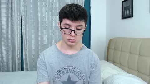 Snapshot of kevinhunts chatting on October 2025 01:36:02 AM Kevin online show from October 2025 01:36:02 AM