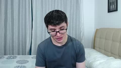 Snapshot of kevinhunts chatting on October 2025 12:44:02 AM Kevin online show from October 2025 12:44:02 AM