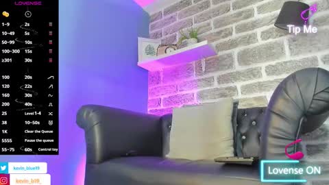 Snapshot of kevinn_blue chatting on December 2025 04:22:01 AM Sexy Hot Kevin online show from December 2025 04:22:01 AM
