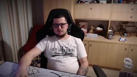 Kevinn online show from December 2025 06:47:01 PM