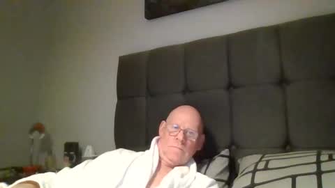 kevlooking4sez online show from February 2025 10:43:01 PM