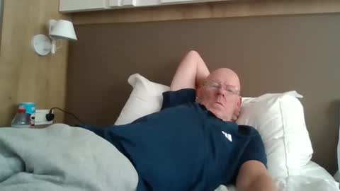 kevlooking4sez online show from October 2025 03:44:02 PM